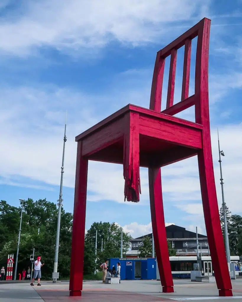 The big broken red chair in Geneva