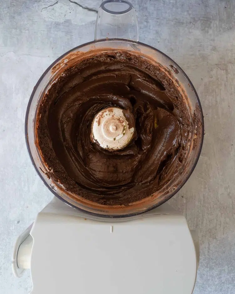 Chocolate avocado pudding mix in a blender
