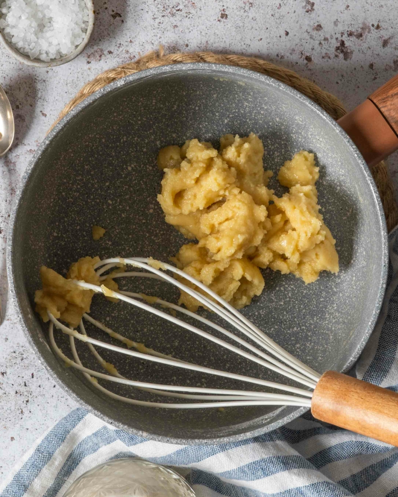 A vegan roux in a saucepan