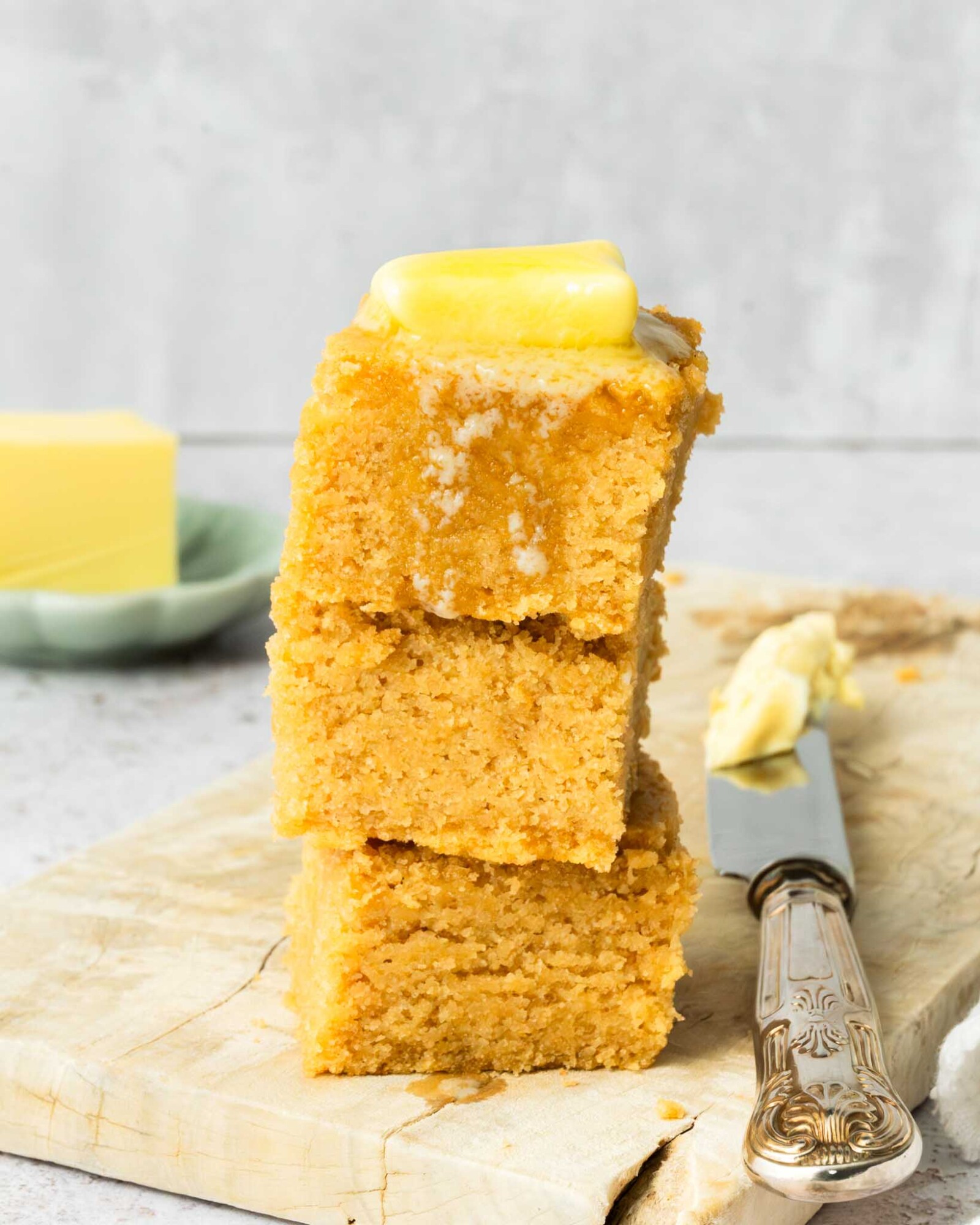 Easy Cornbread Recipe (Without Milk, Buttermilk or Eggs)
